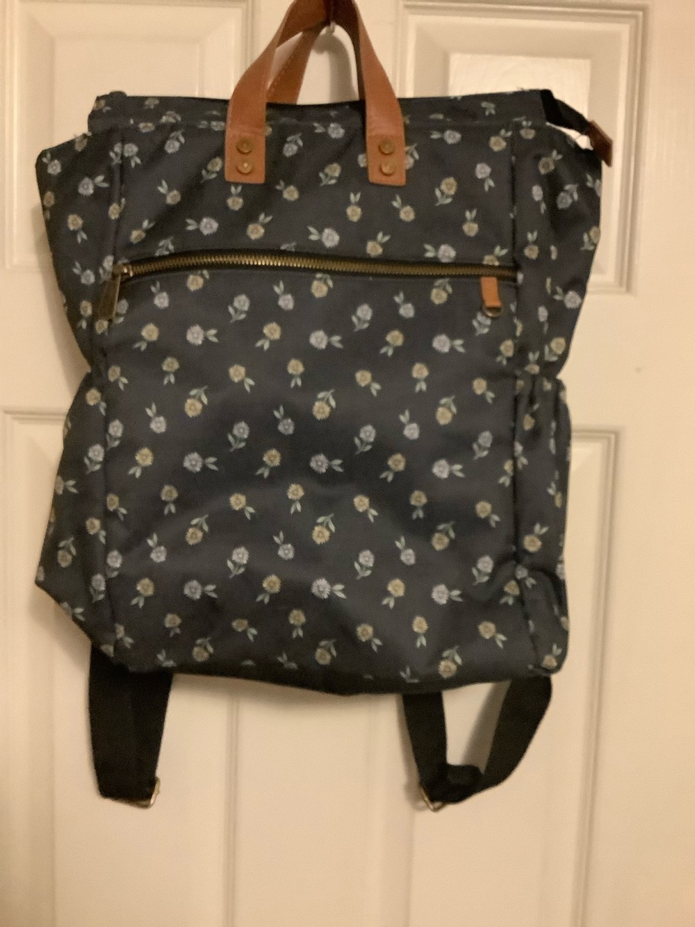 Thirty-One Journey Backpack Ditzy Daisy Floral Convertible Bag